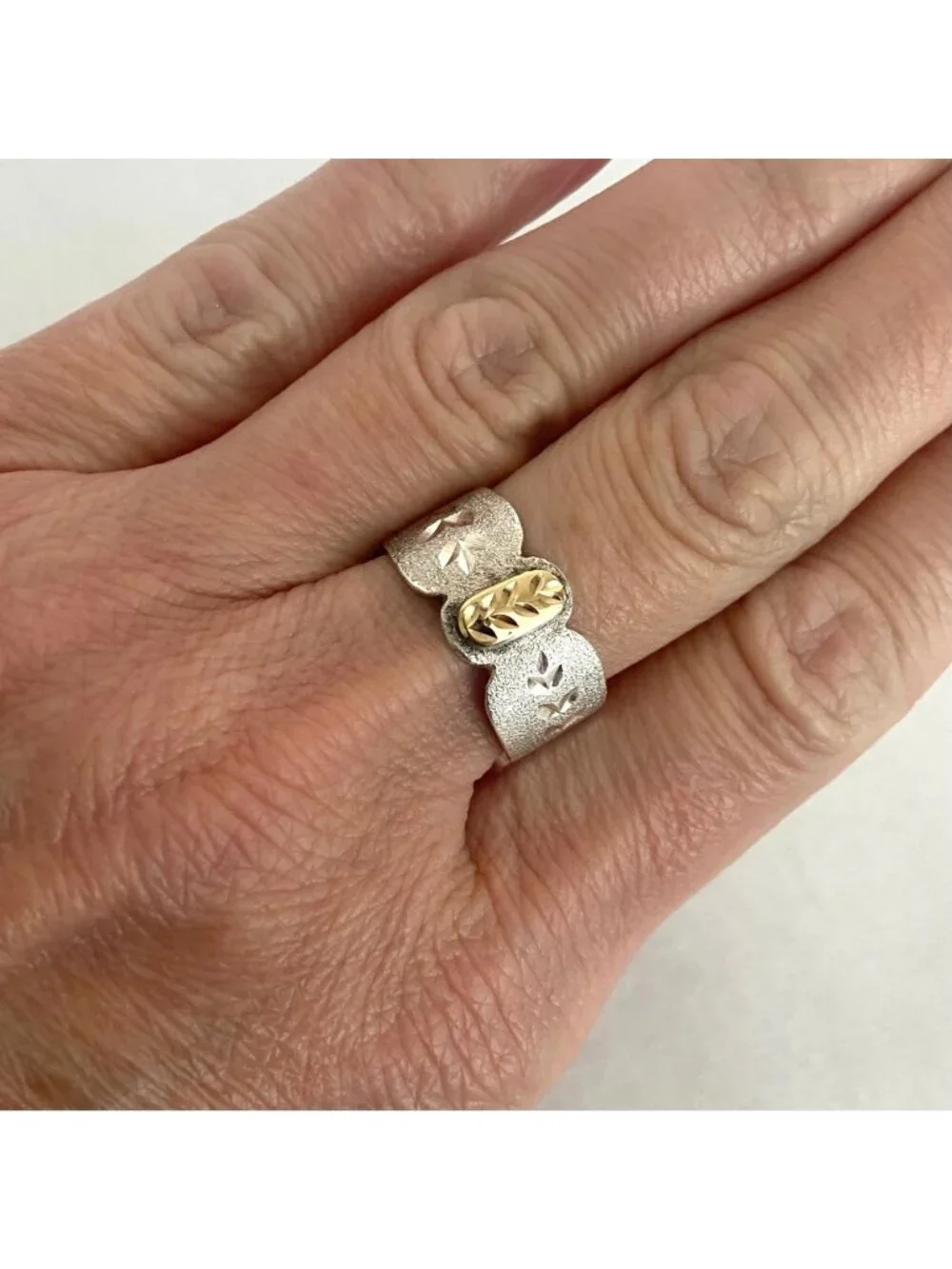 VTG Sterling Silver 925 14k Yellow Gold Diamond Cut Textured Band Ring Sz 7.5